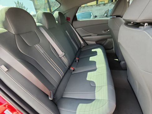 Used 2025 Hyundai Elantra Sport image 17