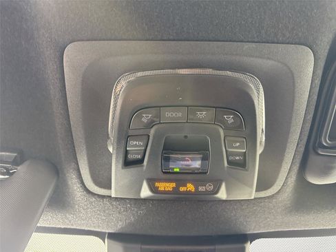 Used 2025 Toyota Corolla SE image 22