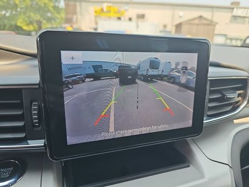 Used 2023 Ford Explorer XLT w/ Equipment Group 202A AWD/4WD image 27