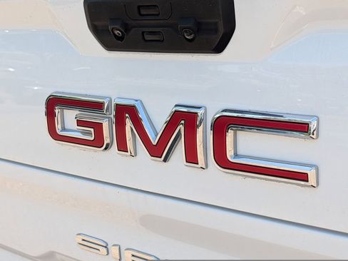 Used 2024 GMC Sierra 1500 SLT AWD/4WD image 10
