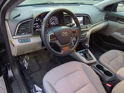Used 2017 Hyundai Elantra SE image 9