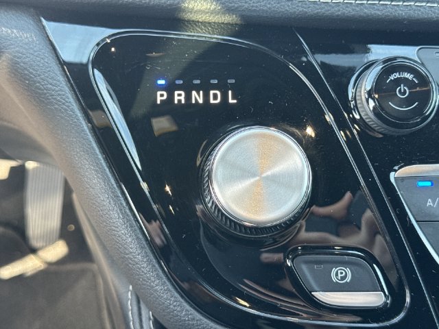 Used 2025 Chrysler Pacifica Limited FWD image 16