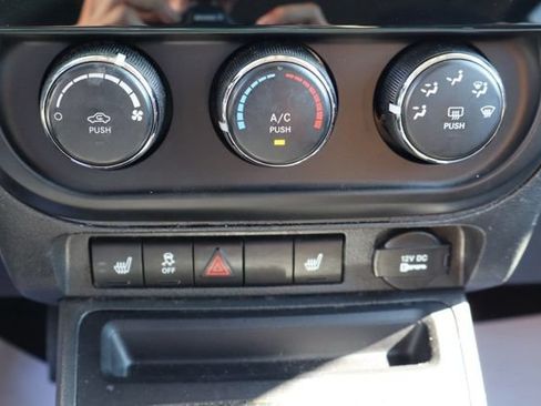 Used 2014 Jeep Patriot Latitude w/ Sun/Sound Group AWD/4WD image 19