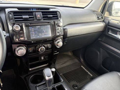 Used 2017 Toyota 4Runner TRD Off-Road Premium AWD/4WD image 9
