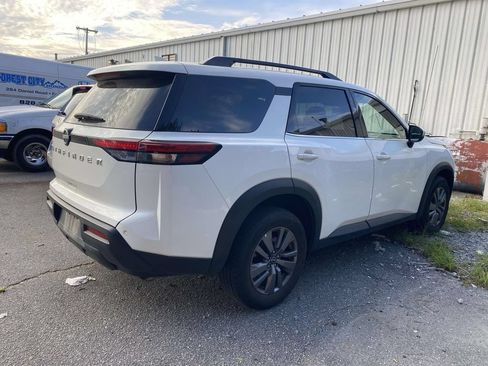 Used 2025 Nissan Pathfinder SV FWD image 6