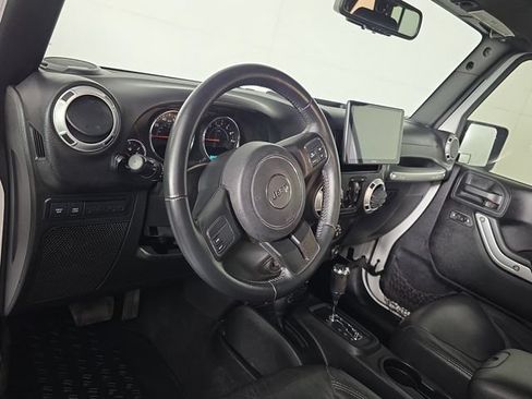 Used 2015 Jeep Wrangler Unlimited Rubicon AWD/4WD image 13