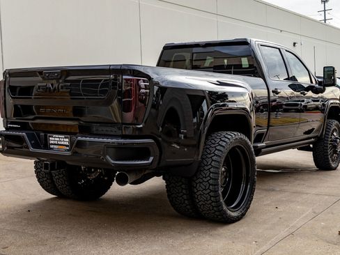 Used 2026 GMC Sierra 3500 Denali Ultimate w/ LPO, Black Badging Package image 10