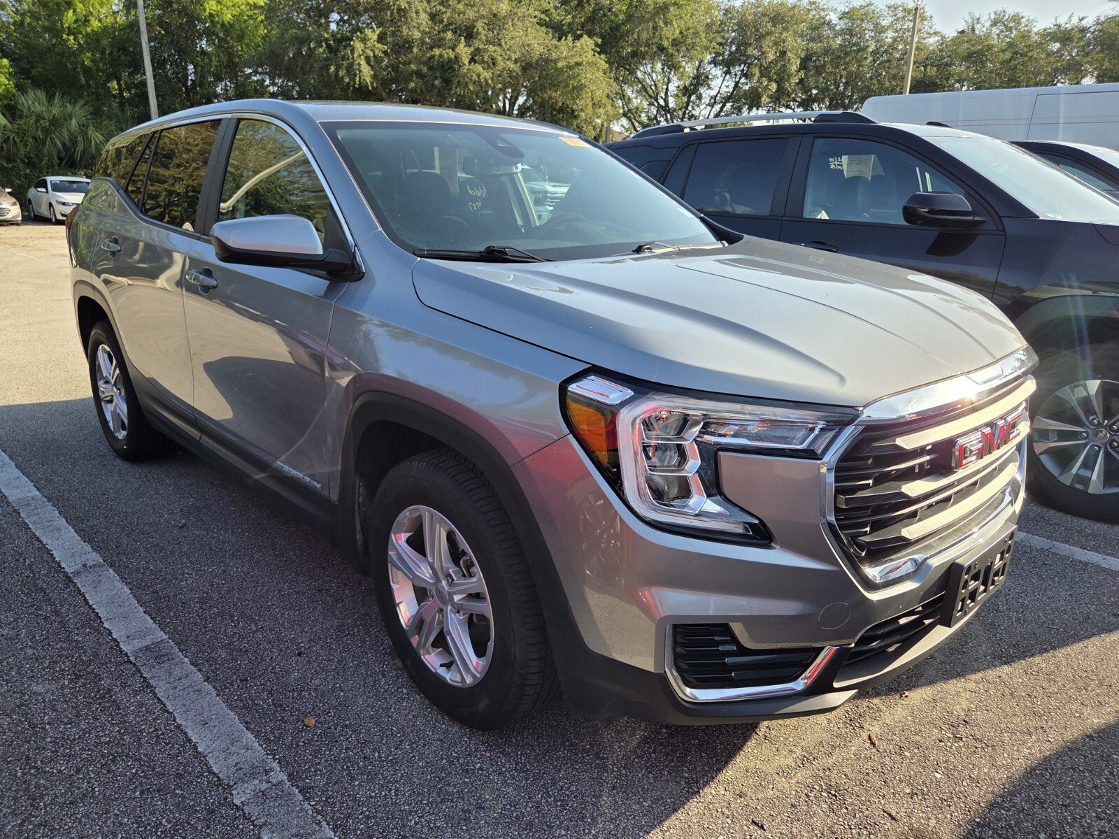 Certified 2024 GMC Terrain SLE AWD/4WD image 2