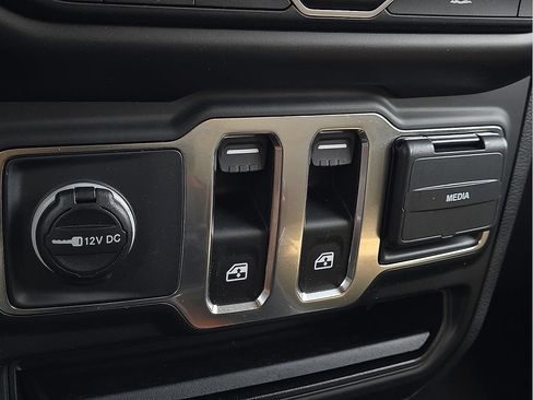 Used 2023 Jeep Wrangler Sport AWD/4WD image 15