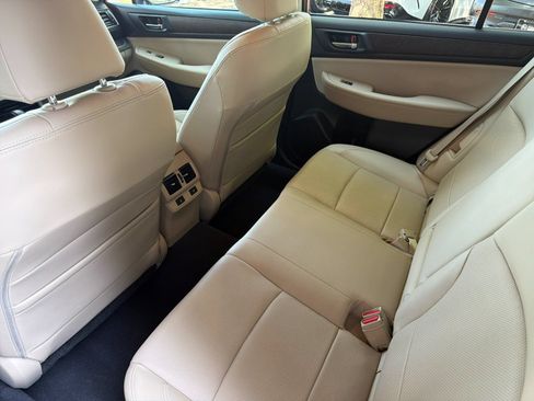 Used 2017 Subaru Outback 3.6R Limited AWD/4WD image 11