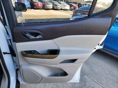 Used 2017 GMC Acadia Denali w/ Technology Package FWD image 24