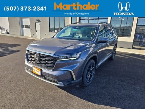 New 2025 Honda Pilot Touring image 1