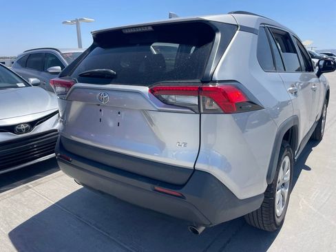 Used 2021 Toyota RAV4 LE FWD image 4