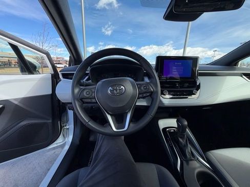 Used 2023 Toyota Corolla SE w/ SE Package image 15