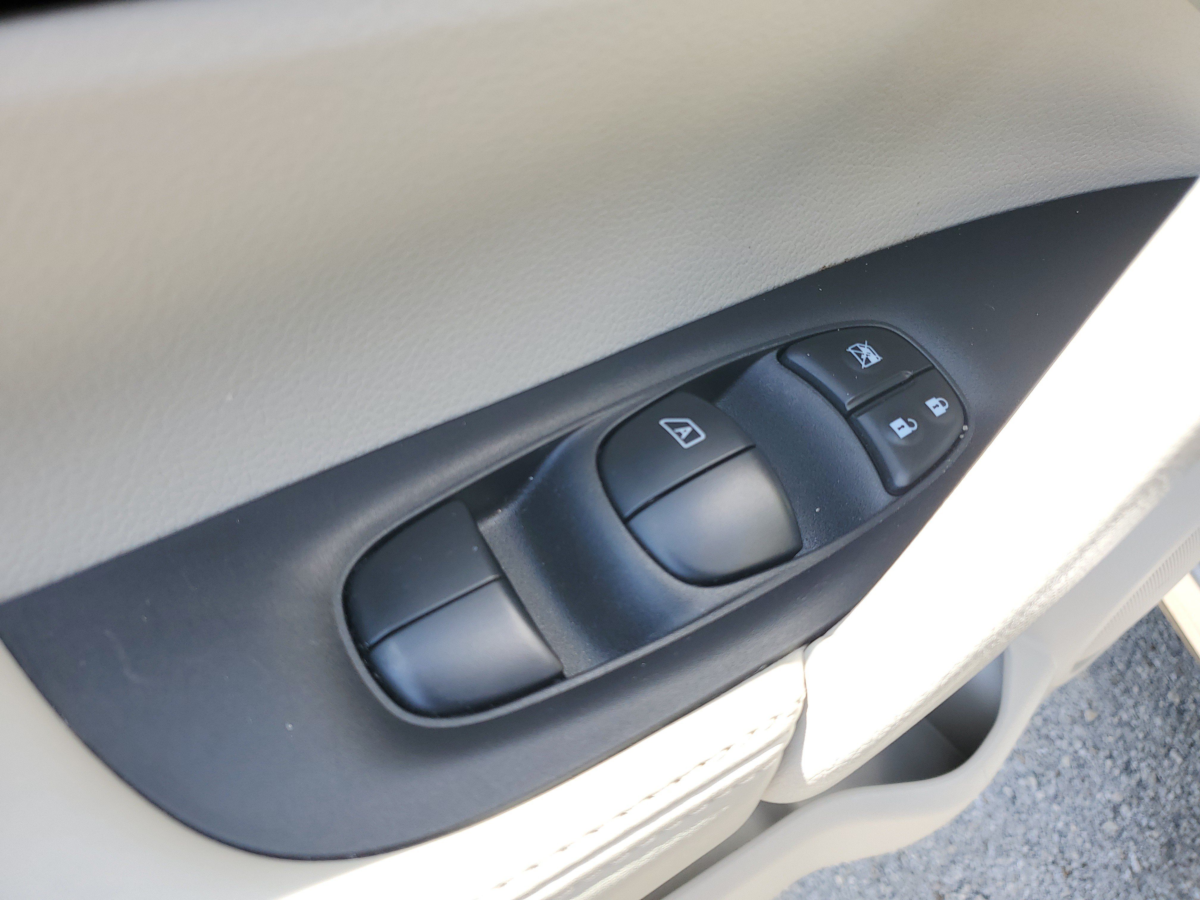 Certified 2022 Nissan Rogue Sport SV w/ Technology Package FWD image 29