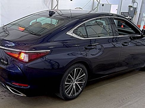 Used 2022 Lexus ES 350 w/ Premium Package FWD image 2