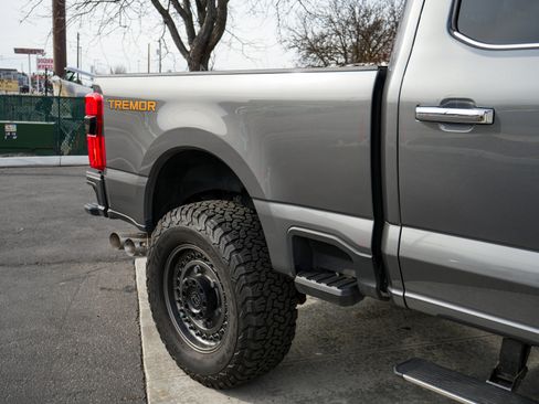 Used 2024 Ford F250 Platinum w/ Tremor Off-Road Package image 11