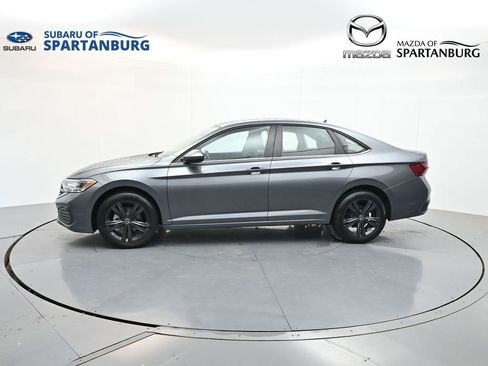 Used 2023 Volkswagen Jetta SE FWD image 4