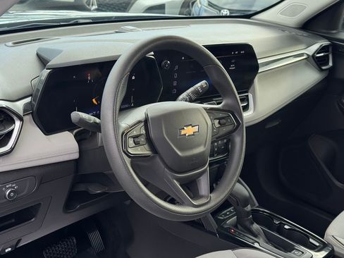 Used 2025 Chevrolet TrailBlazer LT AWD/4WD image 23