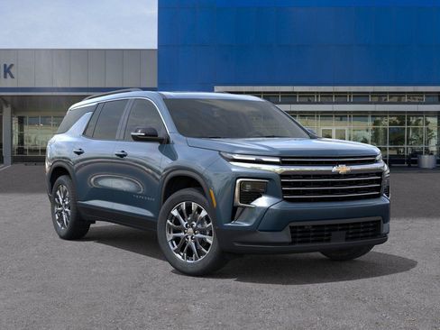 New 2026 Chevrolet Traverse LT w/ Sun and Wheel Package FWD image 7