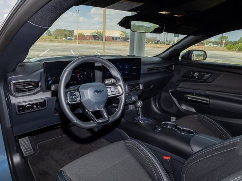 Used 2025 Ford Mustang Coupe RWD image 11