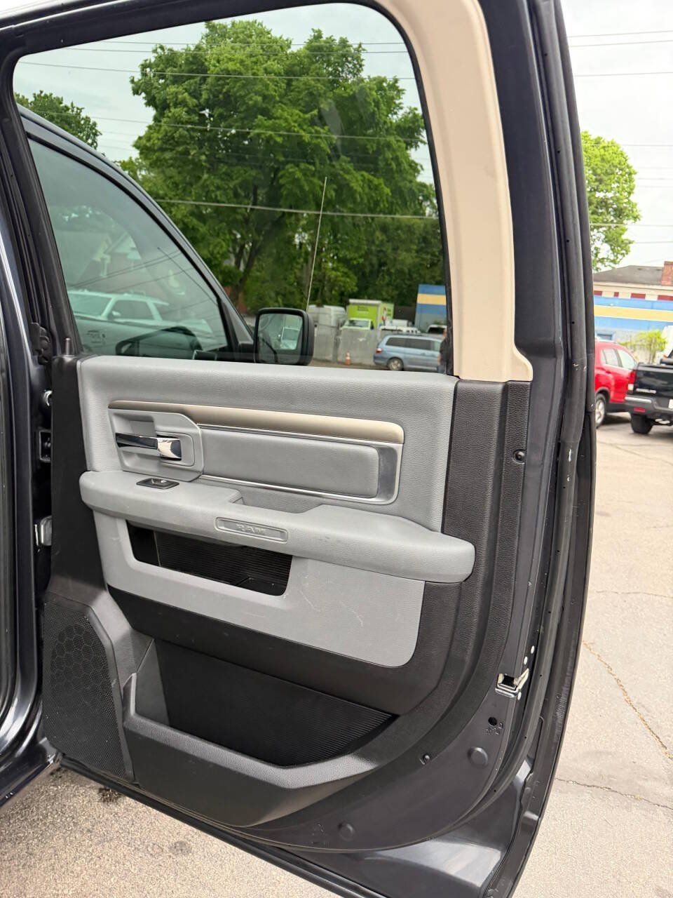 Used 2018 RAM 1500 Classic SLT AWD/4WD image 17