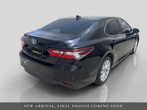 Used 2024 Toyota Camry LE FWD image 4