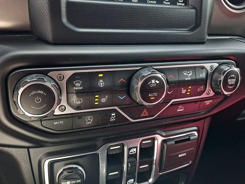 Used 2022 Jeep Wrangler Unlimited Sport AWD/4WD image 18
