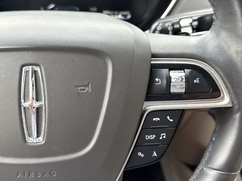 Used 2019 Lincoln Nautilus Select image 15