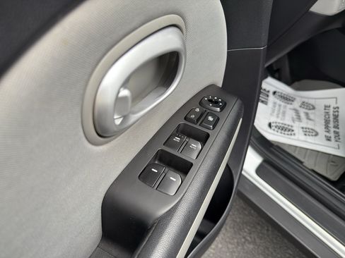 Used 2014 Kia Soul FWD image 24