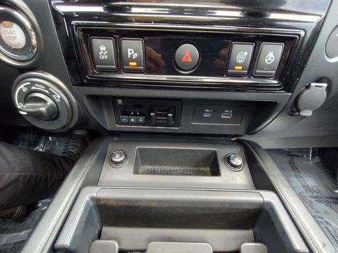 Used 2021 Nissan Titan PRO-4X w/ Pro-4x Convenience Package AWD/4WD image 25