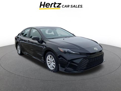 Used 2025 Toyota Camry LE image 1