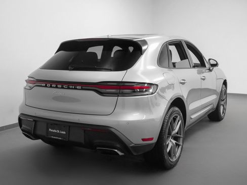 Used 2025 Porsche Macan image 9