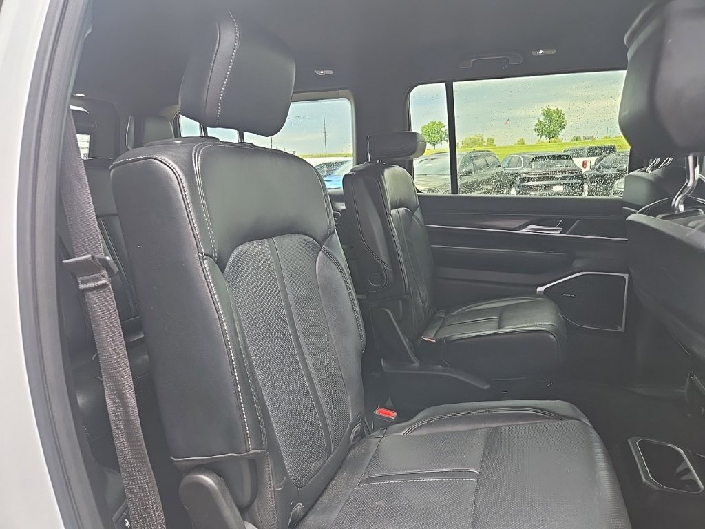 Used 2024 Jeep Wagoneer Series III AWD/4WD image 25