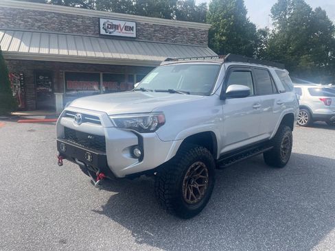 Used 2020 Toyota 4Runner SR5 image 4