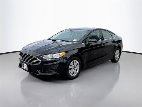 Used 2019 Ford Fusion S image 2