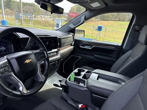 Used 2024 Chevrolet Silverado 1500 LT image 13