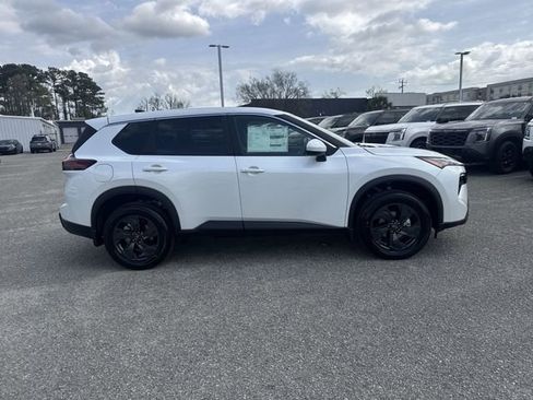 New 2026 Nissan Rogue SV FWD image 4