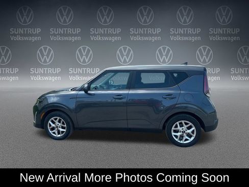 Used 2023 Kia Soul S FWD image 2