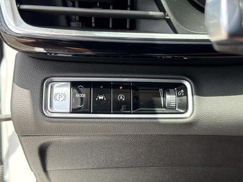 Used 2025 Buick Envision Preferred AWD/4WD image 27
