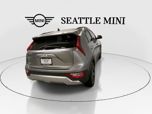 Used 2023 Kia Niro EX FWD image 10
