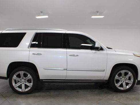 Used 2020 Cadillac Escalade Premium Luxury AWD/4WD image 12
