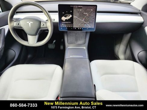 Used 2021 Tesla Model Y Long Range image 12