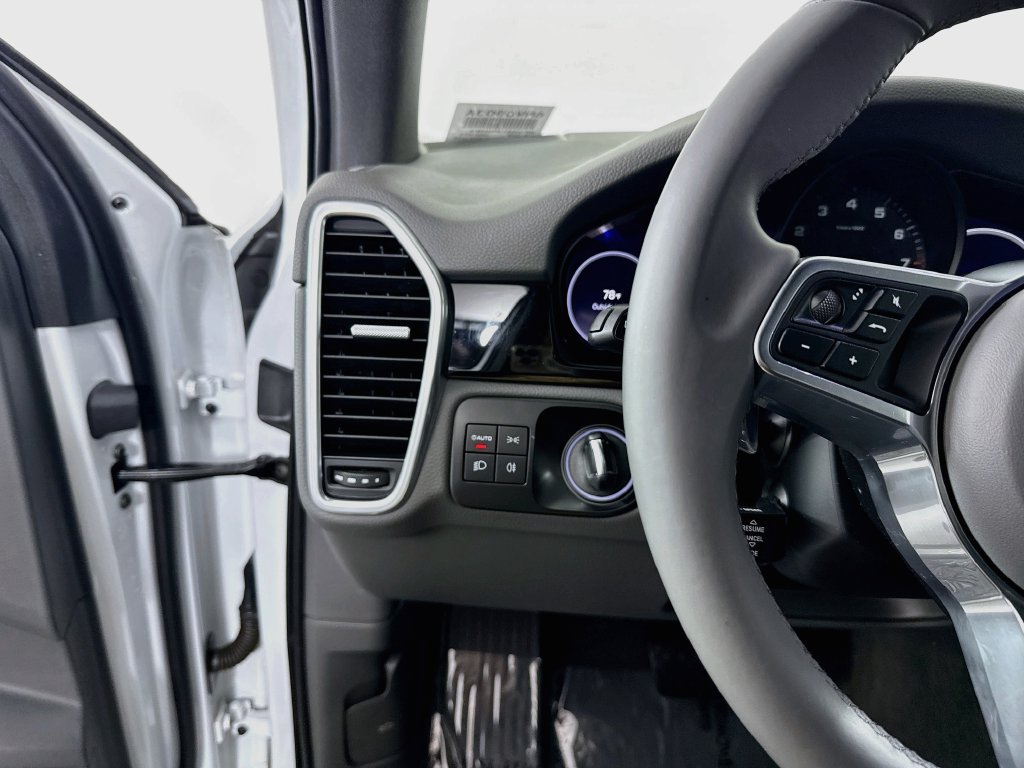 Certified 2023 Porsche Cayenne AWD/4WD image 11
