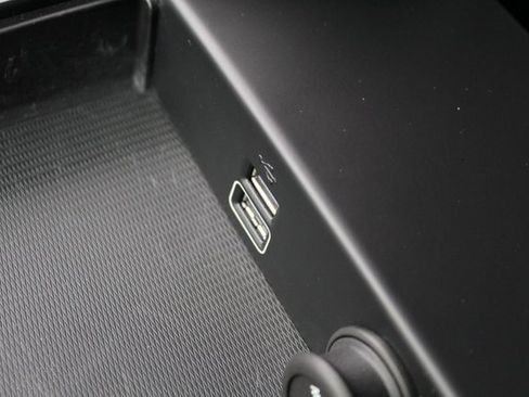 Certified 2022 Volvo S60 T8 R-Design image 28