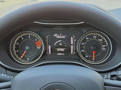 Used 2020 Jeep Cherokee Latitude Plus FWD image 23