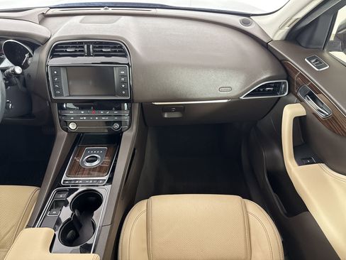 Used 2017 Jaguar F-PACE Prestige image 26