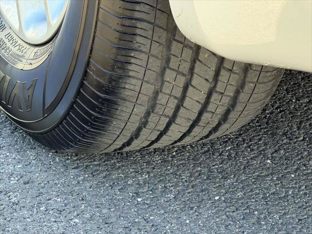 Used 2024 Chrysler Pacifica Touring-L FWD image 11
