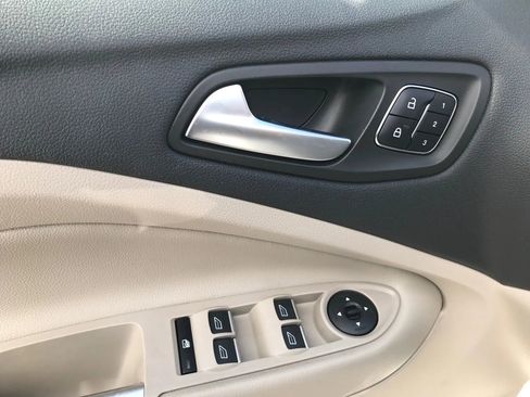 Used 2018 Ford Escape Titanium image 12