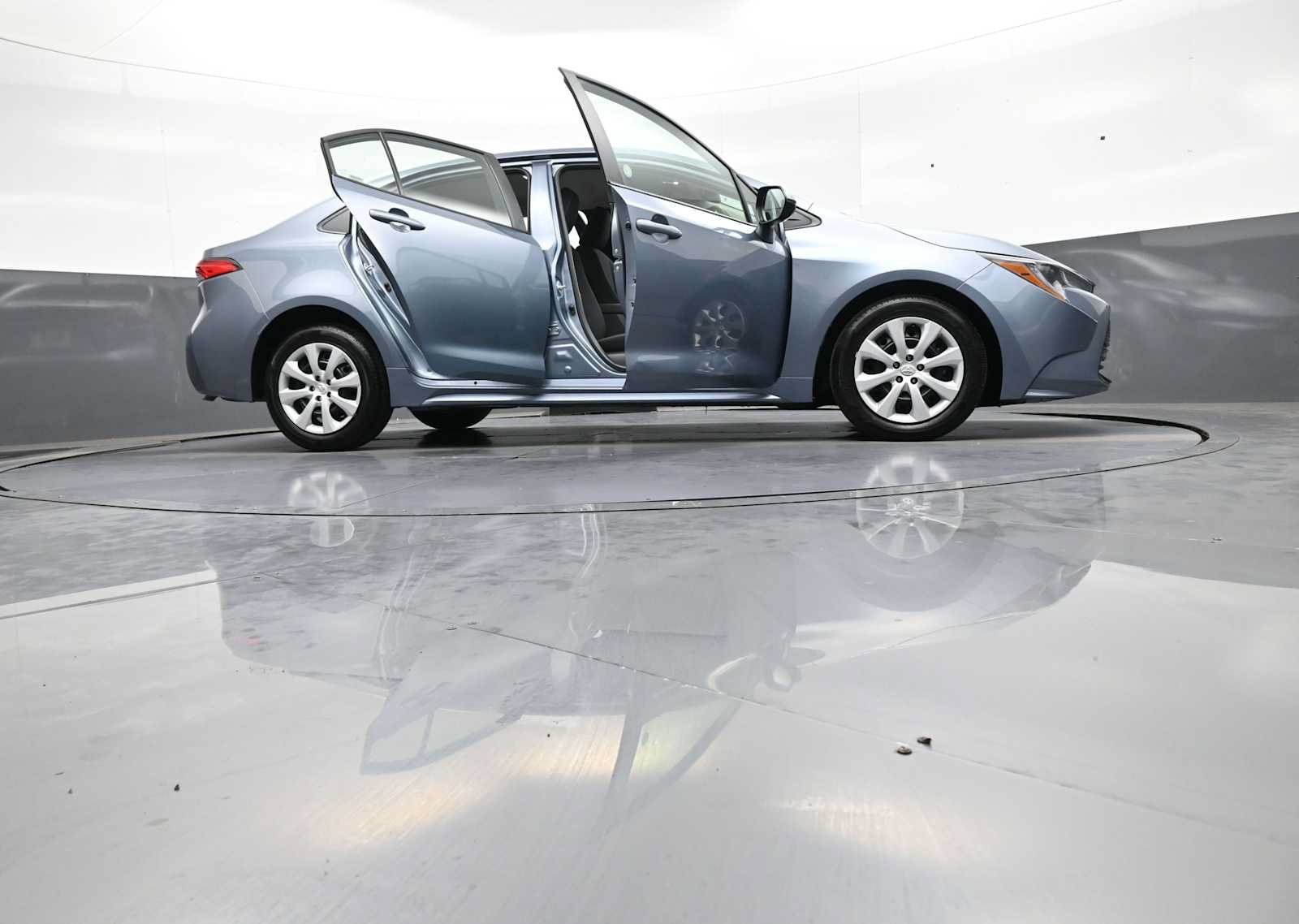 Used 2025 Toyota Corolla LE FWD image 47